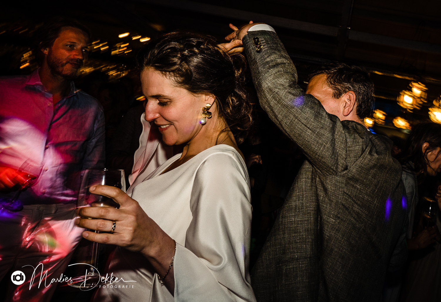 Trouwen bij de Zandzeebar op Terschelling, het feest in de Zandzeebar