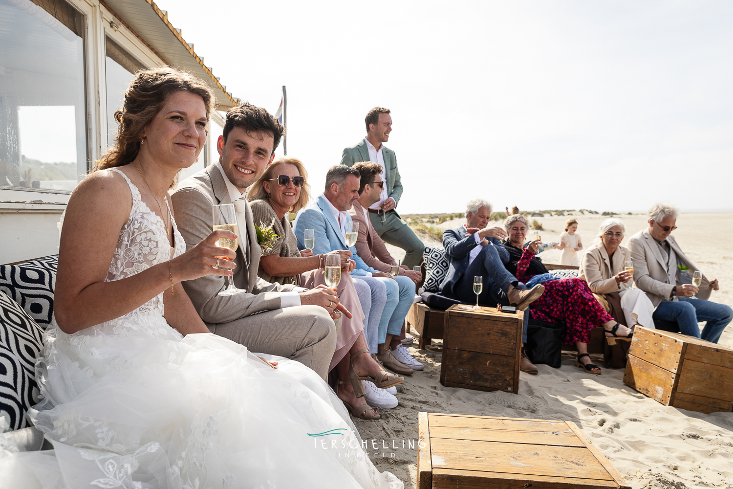 Trouwen bij de Zandzeebar op Terschelling, het feest in de Zandzeebar