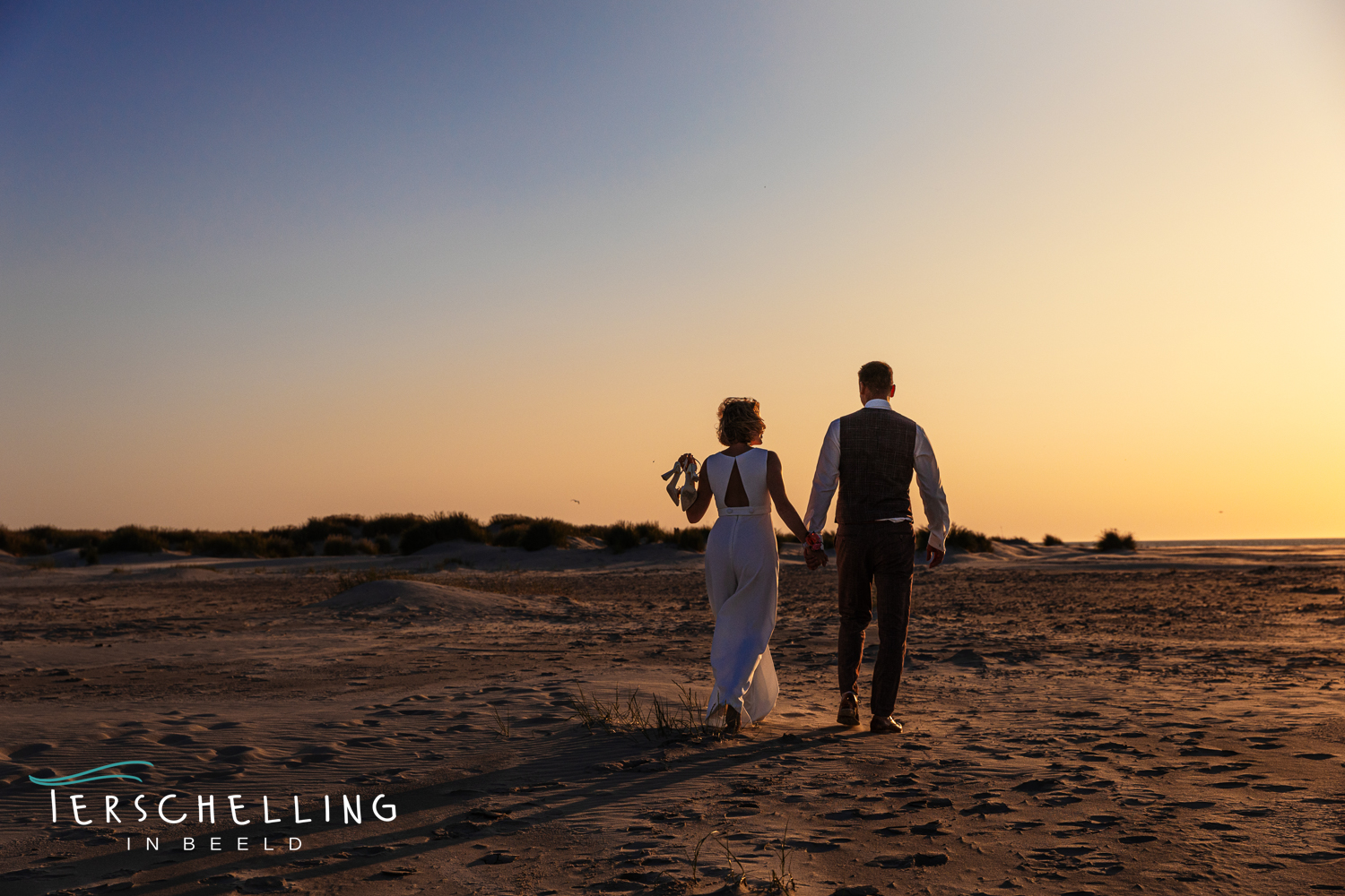 Trouwen bij de Zandzeebar op Terschelling, een avondfotoshoot